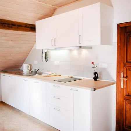 4 Guests Apartment,15 Min From Prague Airport,near Golf Apartment *