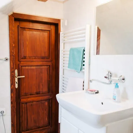 Apartment 4 Guests Apartment,15 Min From Prague Airport,near Golf