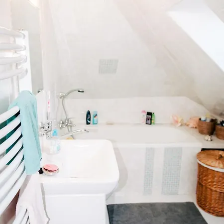 4 Guests Apartment,15 Min From Prague Airport,near Golf