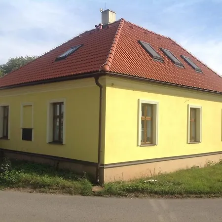 4 Guests Apartment,15 Min From Prague Airport,near Golf