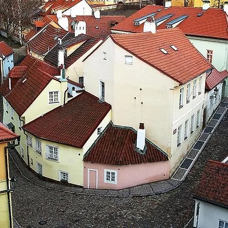 4 Guests Apartment,15 Min From Prague Airport,near Golf Apartment